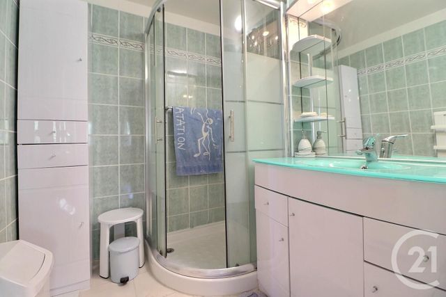 Appartement à vendre - 4 pièces - 77.18 m2 - ST RAPHAEL - 83 - PROVENCE-ALPES-COTE-D-AZUR - Century 21 Sud Habitat