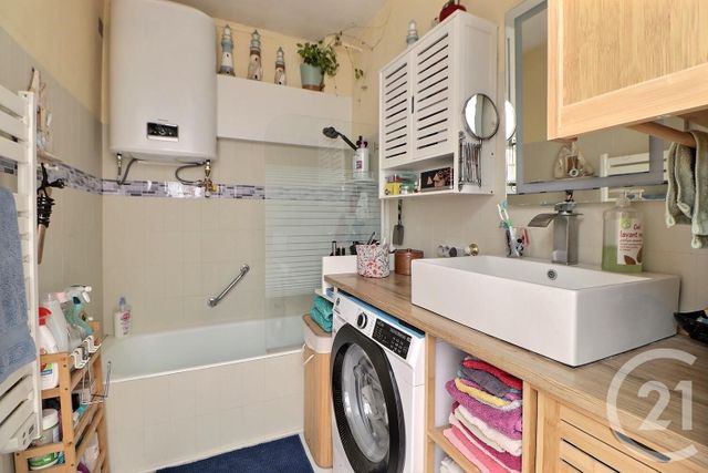 Appartement F2 à vendre - 2 pièces - 41.0 m2 - ST RAPHAEL - 83 - PROVENCE-ALPES-COTE-D-AZUR - Century 21 Sud Habitat