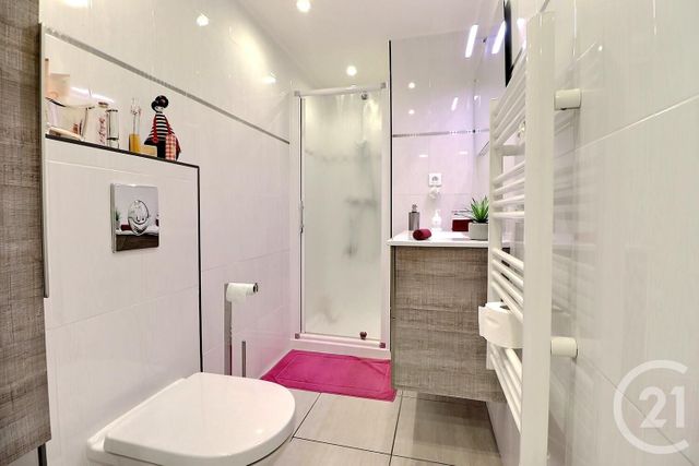 Appartement T3 à vendre - 3 pièces - 58.0 m2 - ROQUEBRUNE SUR ARGENS - 83 - PROVENCE-ALPES-COTE-D-AZUR - Century 21 Sud Habitat