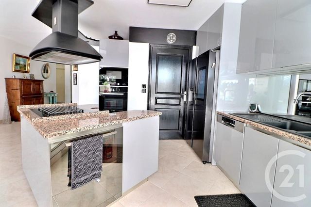 Appartement F4 à vendre - 4 pièces - 100.0 m2 - FREJUS - 83 - PROVENCE-ALPES-COTE-D-AZUR - Century 21 Sud Habitat