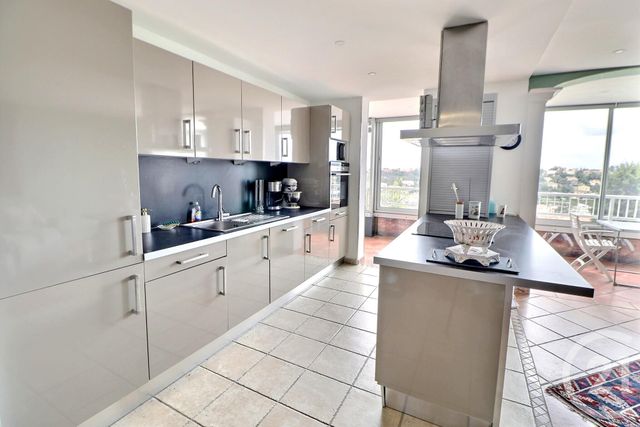 Appartement F4 à vendre - 4 pièces - 79.0 m2 - ST RAPHAEL - 83 - PROVENCE-ALPES-COTE-D-AZUR - Century 21 Sud Habitat