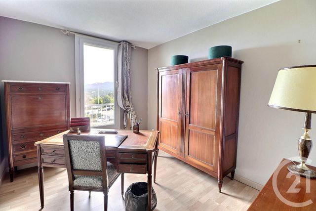 Appartement F4 à vendre - 4 pièces - 79.0 m2 - ST RAPHAEL - 83 - PROVENCE-ALPES-COTE-D-AZUR - Century 21 Sud Habitat