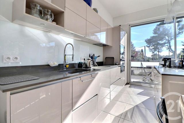 Appartement F4 à vendre - 4 pièces - 91.3 m2 - ST RAPHAEL - 83 - PROVENCE-ALPES-COTE-D-AZUR - Century 21 Sud Habitat