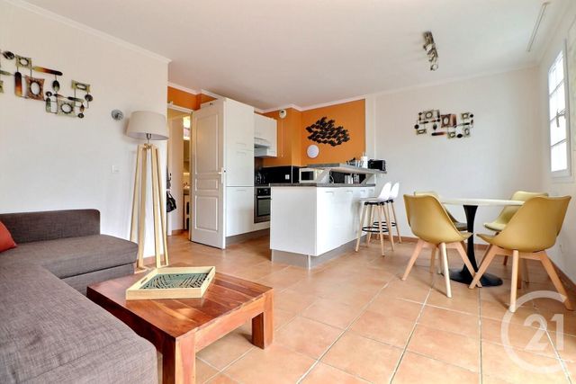 Appartement F3 à vendre - 2 pièces - 39.0 m2 - ST RAPHAEL - 83 - PROVENCE-ALPES-COTE-D-AZUR - Century 21 Sud Habitat