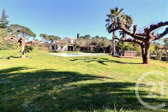 maison à vendre - 6 pièces - 262.0 m2 - ROQUEBRUNE SUR ARGENS - 83 - PROVENCE-ALPES-COTE-D-AZUR - Century 21 Sud Habitat