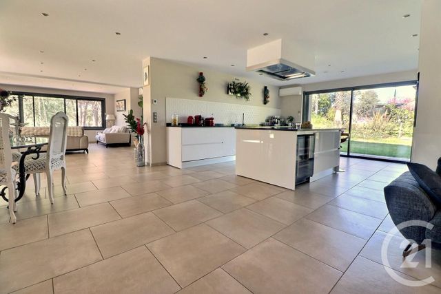 maison à vendre - 6 pièces - 262.0 m2 - ROQUEBRUNE SUR ARGENS - 83 - PROVENCE-ALPES-COTE-D-AZUR - Century 21 Sud Habitat