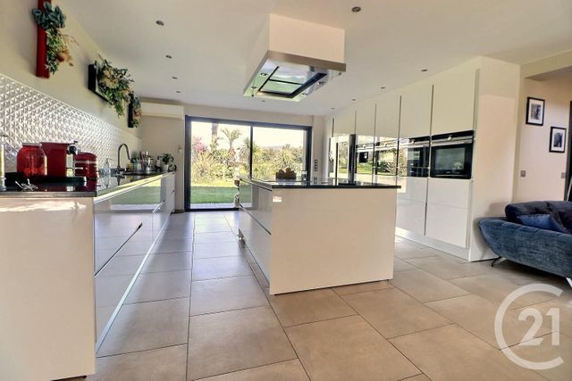 maison à vendre - 6 pièces - 262.0 m2 - ROQUEBRUNE SUR ARGENS - 83 - PROVENCE-ALPES-COTE-D-AZUR - Century 21 Sud Habitat