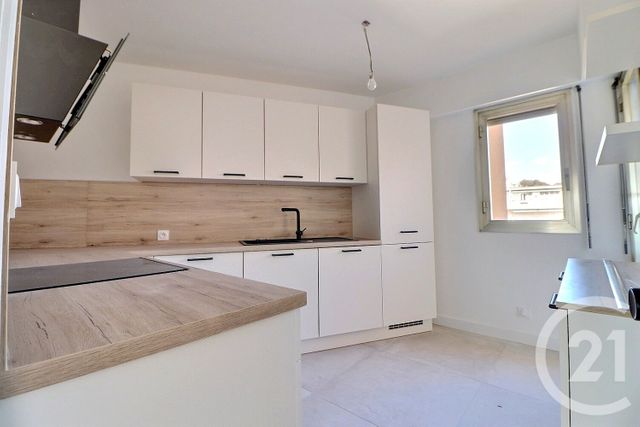 Appartement F3 à vendre - 3 pièces - 70.58 m2 - ST RAPHAEL - 83 - PROVENCE-ALPES-COTE-D-AZUR - Century 21 Sud Habitat