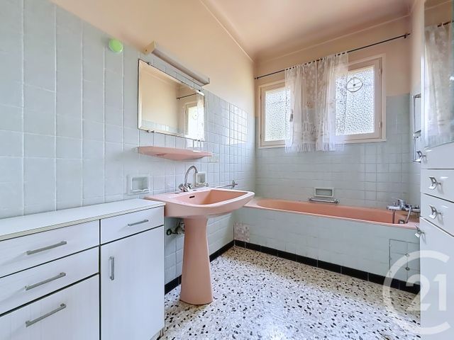 maison à vendre - 5 pièces - 165.27 m2 - ST RAPHAEL - 83 - PROVENCE-ALPES-COTE-D-AZUR - Century 21 Sud Habitat