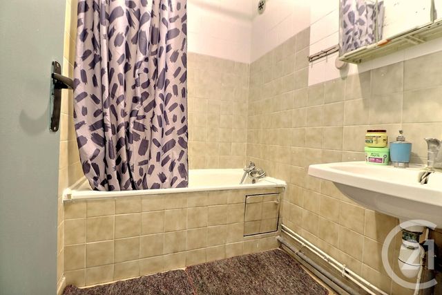 Appartement F4 à vendre - 4 pièces - 83.95 m2 - FREJUS - 83 - PROVENCE-ALPES-COTE-D-AZUR - Century 21 Sud Habitat