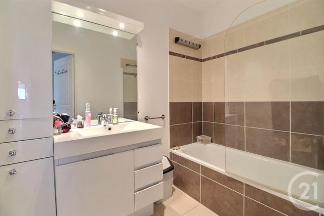 Appartement T4 à vendre - 4 pièces - 86.25 m2 - ST RAPHAEL - 83 - PROVENCE-ALPES-COTE-D-AZUR - Century 21 Sud Habitat