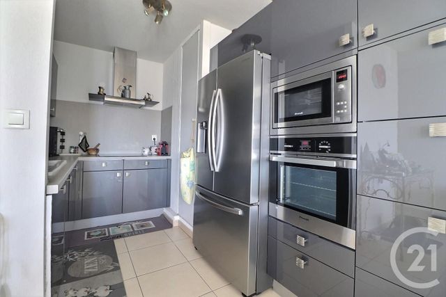 Appartement T4 à vendre - 4 pièces - 86.25 m2 - ST RAPHAEL - 83 - PROVENCE-ALPES-COTE-D-AZUR - Century 21 Sud Habitat
