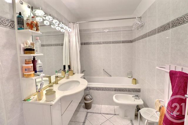 Appartement à vendre - 3 pièces - 95.0 m2 - ST RAPHAEL - 83 - PROVENCE-ALPES-COTE-D-AZUR - Century 21 Sud Habitat