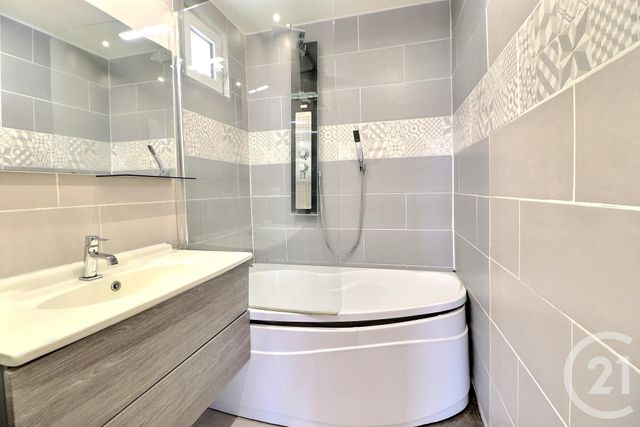 Appartement T3 à vendre - 3 pièces - 51.69 m2 - ST RAPHAEL - 83 - PROVENCE-ALPES-COTE-D-AZUR - Century 21 Sud Habitat
