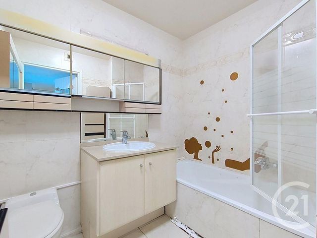 Appartement F3 à vendre - 3 pièces - 79.7 m2 - FREJUS - 83 - PROVENCE-ALPES-COTE-D-AZUR - Century 21 Sud Habitat