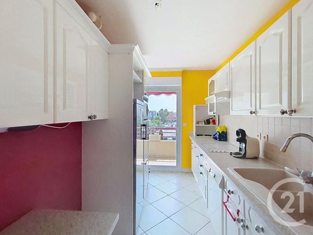 Appartement F3 à vendre - 3 pièces - 79.7 m2 - FREJUS - 83 - PROVENCE-ALPES-COTE-D-AZUR - Century 21 Sud Habitat