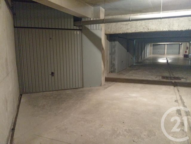 parking à vendre - 16.8 m2 - FREJUS - 83 - PROVENCE-ALPES-COTE-D-AZUR - Century 21 Sud Habitat