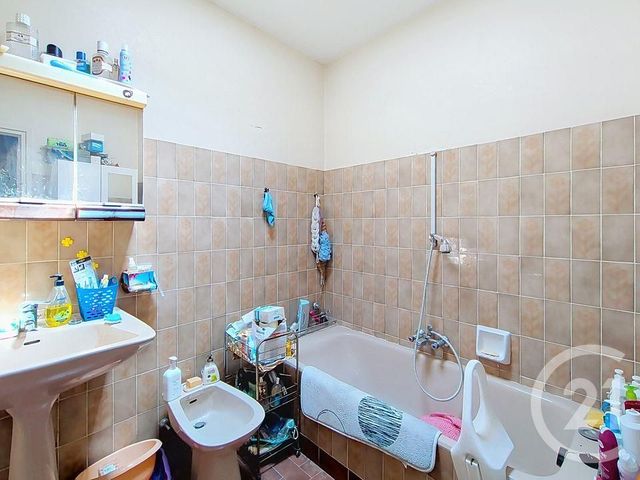 Appartement T3 à vendre - 3 pièces - 72.2 m2 - ST RAPHAEL - 83 - PROVENCE-ALPES-COTE-D-AZUR - Century 21 Sud Habitat