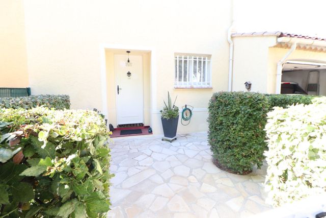 Appartement T3 à vendre - 3 pièces - 69.75 m2 - FREJUS - 83 - PROVENCE-ALPES-COTE-D-AZUR - Century 21 Sud Habitat