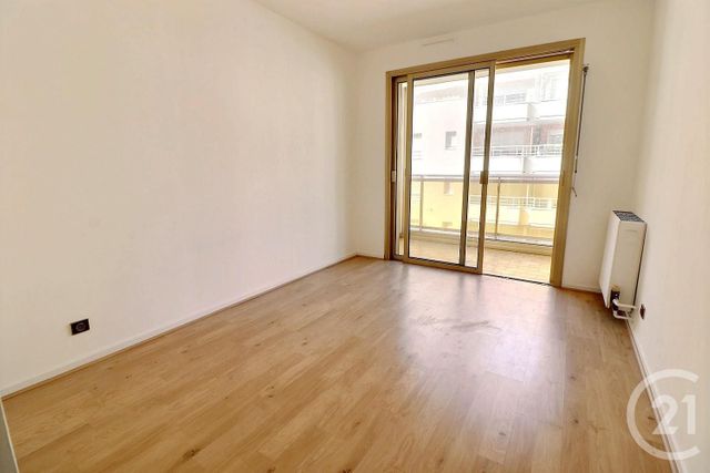 Afficher la photo en grand Appartement T3 à vendre - 3 pièces - 64.0 m2 - ST RAPHAEL - 83 - PROVENCE-ALPES-COTE-D-AZUR - Century 21 Sud Habitat