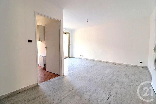 Afficher la photo en grand Appartement T3 à vendre - 3 pièces - 64.0 m2 - ST RAPHAEL - 83 - PROVENCE-ALPES-COTE-D-AZUR - Century 21 Sud Habitat