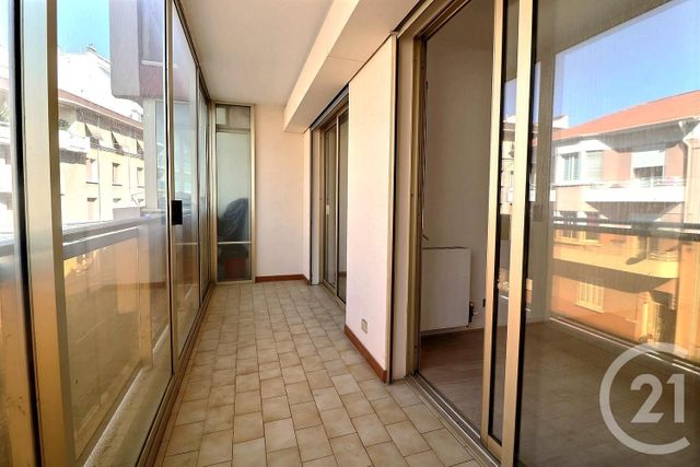 Afficher la photo en grand Appartement T3 à vendre - 3 pièces - 64.0 m2 - ST RAPHAEL - 83 - PROVENCE-ALPES-COTE-D-AZUR - Century 21 Sud Habitat