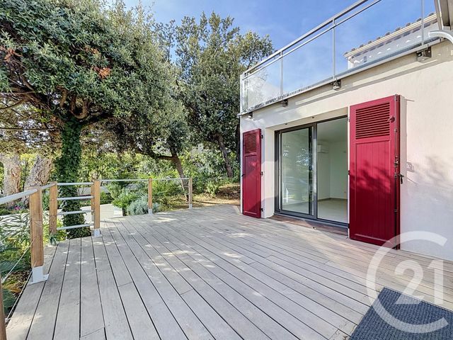 Appartement T5 à vendre - 5 pièces - 99.0 m2 - LES ISSAMBRES - 83 - PROVENCE-ALPES-COTE-D-AZUR - Century 21 Sud Habitat