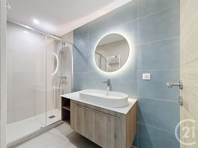 Appartement T5 à vendre - 5 pièces - 99.0 m2 - LES ISSAMBRES - 83 - PROVENCE-ALPES-COTE-D-AZUR - Century 21 Sud Habitat