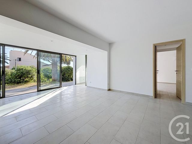 Appartement T5 à vendre - 5 pièces - 99.0 m2 - LES ISSAMBRES - 83 - PROVENCE-ALPES-COTE-D-AZUR - Century 21 Sud Habitat