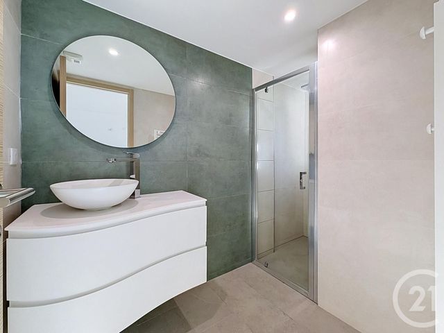 Appartement T5 à vendre - 5 pièces - 99.0 m2 - LES ISSAMBRES - 83 - PROVENCE-ALPES-COTE-D-AZUR - Century 21 Sud Habitat