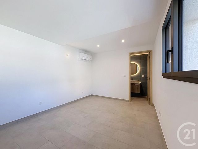 Appartement T5 à vendre - 5 pièces - 99.0 m2 - LES ISSAMBRES - 83 - PROVENCE-ALPES-COTE-D-AZUR - Century 21 Sud Habitat