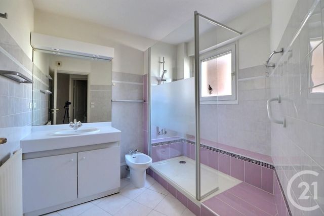 Appartement T3 à vendre - 3 pièces - 72.0 m2 - ST RAPHAEL - 83 - PROVENCE-ALPES-COTE-D-AZUR - Century 21 Sud Habitat