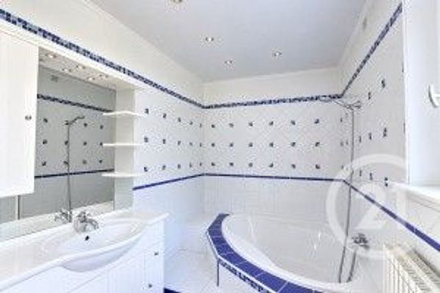 maison à vendre - 5 pièces - 156.6 m2 - FREJUS - 83 - PROVENCE-ALPES-COTE-D-AZUR - Century 21 Sud Habitat