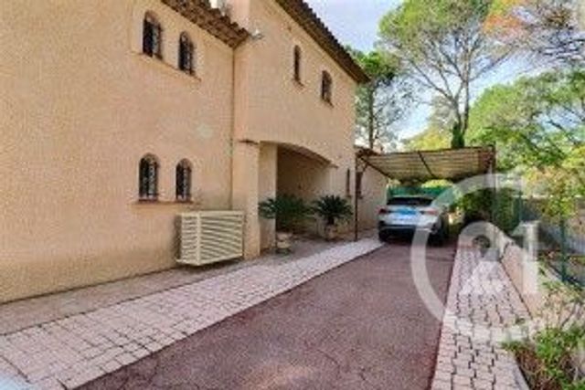 maison à vendre - 5 pièces - 156.6 m2 - FREJUS - 83 - PROVENCE-ALPES-COTE-D-AZUR - Century 21 Sud Habitat