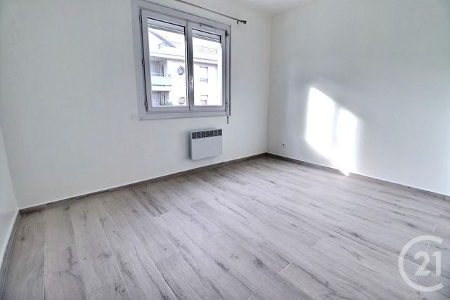 Afficher la photo en grand Appartement T3 à vendre - 3 pièces - 53.49 m2 - FREJUS - 83 - PROVENCE-ALPES-COTE-D-AZUR - Century 21 Sud Habitat