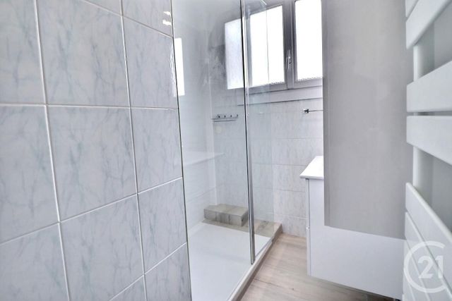 Afficher la photo en grand Appartement T3 à vendre - 3 pièces - 53.49 m2 - FREJUS - 83 - PROVENCE-ALPES-COTE-D-AZUR - Century 21 Sud Habitat