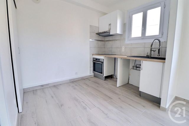 Afficher la photo en grand Appartement T3 à vendre - 3 pièces - 53.49 m2 - FREJUS - 83 - PROVENCE-ALPES-COTE-D-AZUR - Century 21 Sud Habitat