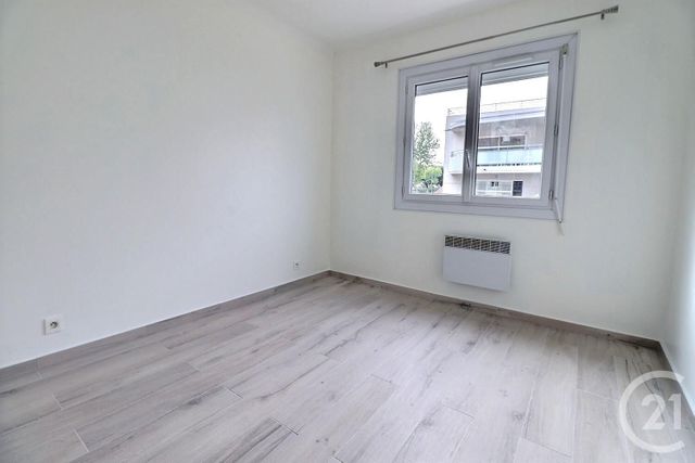 Afficher la photo en grand Appartement T3 à vendre - 3 pièces - 53.49 m2 - FREJUS - 83 - PROVENCE-ALPES-COTE-D-AZUR - Century 21 Sud Habitat