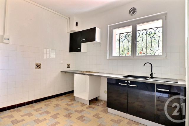 Appartement F3 à vendre - 3 pièces - 77.0 m2 - ST RAPHAEL - 83 - PROVENCE-ALPES-COTE-D-AZUR - Century 21 Sud Habitat Appartement F3 à vendre - 3 pièces - 77.0 m2 - ST RAPHAEL - 83 - PROVENCE-ALPES-COTE-D-AZUR - Century 21 Sud Habitat
