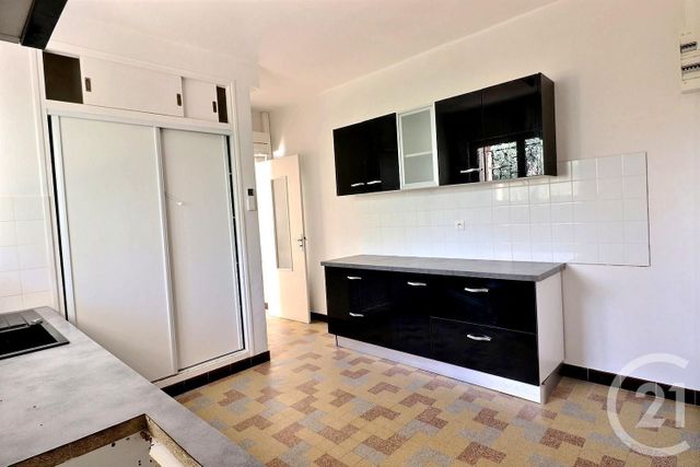 Appartement F3 à vendre - 3 pièces - 77.0 m2 - ST RAPHAEL - 83 - PROVENCE-ALPES-COTE-D-AZUR - Century 21 Sud Habitat Appartement F3 à vendre - 3 pièces - 77.0 m2 - ST RAPHAEL - 83 - PROVENCE-ALPES-COTE-D-AZUR - Century 21 Sud Habitat
