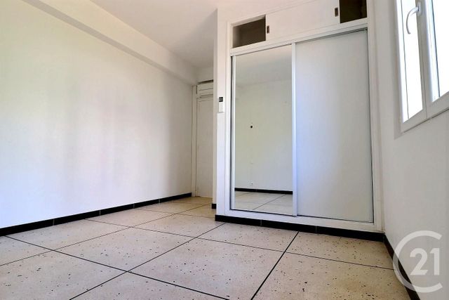 Appartement F3 à vendre - 3 pièces - 77.0 m2 - ST RAPHAEL - 83 - PROVENCE-ALPES-COTE-D-AZUR - Century 21 Sud Habitat Appartement F3 à vendre - 3 pièces - 77.0 m2 - ST RAPHAEL - 83 - PROVENCE-ALPES-COTE-D-AZUR - Century 21 Sud Habitat
