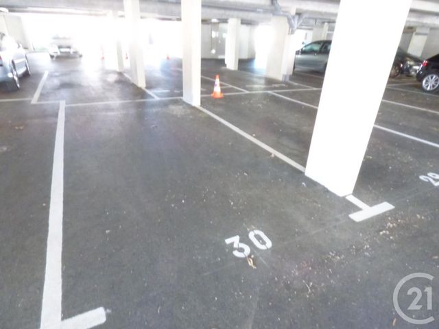 Afficher la photo en grand parking à vendre - 12.5 m2 - FREJUS - 83 - PROVENCE-ALPES-COTE-D-AZUR - Century 21 Sud Habitat
