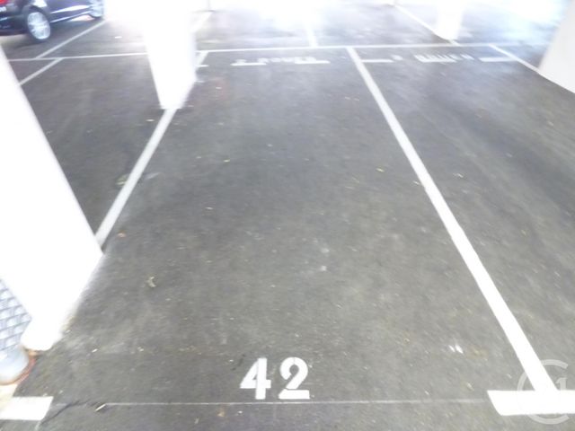 Afficher la photo en grand parking à vendre - 15.0 m2 - FREJUS - 83 - PROVENCE-ALPES-COTE-D-AZUR - Century 21 Sud Habitat