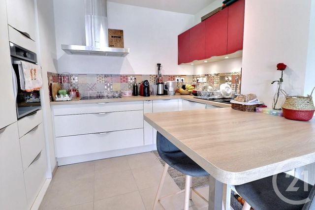 Appartement T4 à vendre - 4 pièces - 76.63 m2 - FREJUS - 83 - PROVENCE-ALPES-COTE-D-AZUR - Century 21 Sud Habitat Appartement T4 à vendre - 4 pièces - 76.63 m2 - FREJUS - 83 - PROVENCE-ALPES-COTE-D-AZUR - Century 21 Sud Habitat