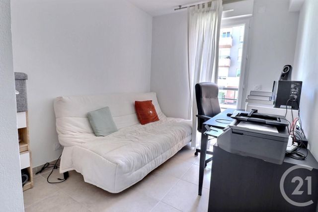 Appartement T4 à vendre - 4 pièces - 76.63 m2 - FREJUS - 83 - PROVENCE-ALPES-COTE-D-AZUR - Century 21 Sud Habitat Appartement T4 à vendre - 4 pièces - 76.63 m2 - FREJUS - 83 - PROVENCE-ALPES-COTE-D-AZUR - Century 21 Sud Habitat