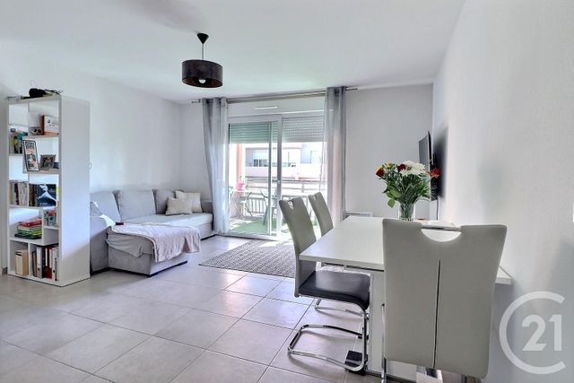 Appartement T4 à vendre - 4 pièces - 76.63 m2 - FREJUS - 83 - PROVENCE-ALPES-COTE-D-AZUR - Century 21 Sud Habitat Appartement T4 à vendre - 4 pièces - 76.63 m2 - FREJUS - 83 - PROVENCE-ALPES-COTE-D-AZUR - Century 21 Sud Habitat