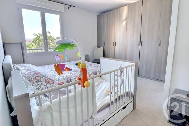 Appartement T4 à vendre - 4 pièces - 76.63 m2 - FREJUS - 83 - PROVENCE-ALPES-COTE-D-AZUR - Century 21 Sud Habitat Appartement T4 à vendre - 4 pièces - 76.63 m2 - FREJUS - 83 - PROVENCE-ALPES-COTE-D-AZUR - Century 21 Sud Habitat