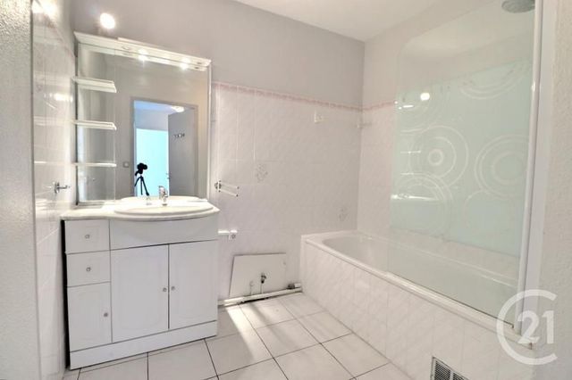appartement à vendre - 2 pièces - 45.28 m2 - FREJUS - 83 - PROVENCE-ALPES-COTE-D-AZUR - Century 21 Sud Habitat appartement à vendre - 2 pièces - 45.28 m2 - FREJUS - 83 - PROVENCE-ALPES-COTE-D-AZUR - Century 21 Sud Habitat
