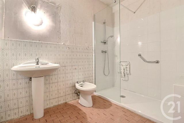 Appartement T4 à vendre - 4 pièces - 85.0 m2 - ST RAPHAEL - 83 - PROVENCE-ALPES-COTE-D-AZUR - Century 21 Sud Habitat Appartement T4 à vendre - 4 pièces - 85.0 m2 - ST RAPHAEL - 83 - PROVENCE-ALPES-COTE-D-AZUR - Century 21 Sud Habitat
