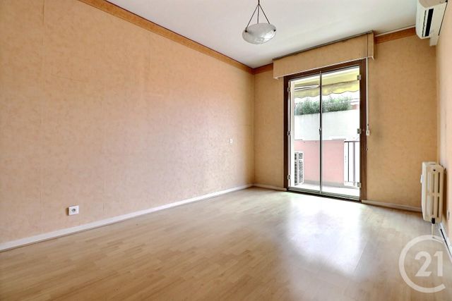 Appartement T4 à vendre - 4 pièces - 85.0 m2 - ST RAPHAEL - 83 - PROVENCE-ALPES-COTE-D-AZUR - Century 21 Sud Habitat Appartement T4 à vendre - 4 pièces - 85.0 m2 - ST RAPHAEL - 83 - PROVENCE-ALPES-COTE-D-AZUR - Century 21 Sud Habitat